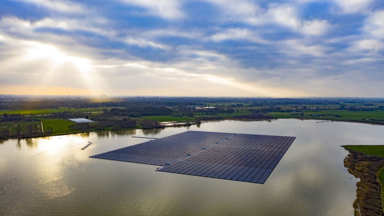 BayWa r.e.'s Bomhofsplas floating solar farm in the Netherlands. Image: BayWa r.e.