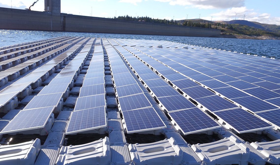 A 220kWp floating solar project from EDP at the Alto Rabagão Dam in the north of Portugal. Image: EDP.