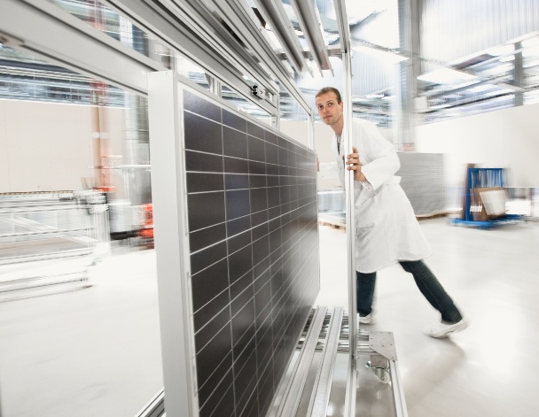 Hanwha Q CELLS has extended its patent infringement complaints in Australia to include REC Group and two of its distributors, Sol Distribution, and BayWa r.e. Solar Systems, the first time the SMSL has expanded its patent cases to include distributors. Image: Hanwha Q CELLS
