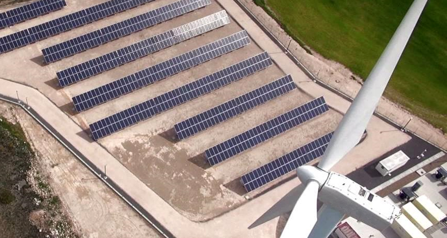 A hybrid project that combines solar, wind and energy storage developed by Siemens Gamesa Renewable Energy. Image: Siemens Gamesa.