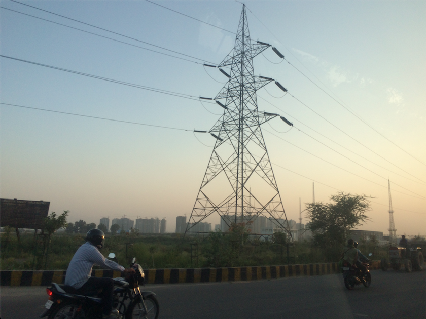 A transmission line in Delhi, India. Credit: Tom Kenning