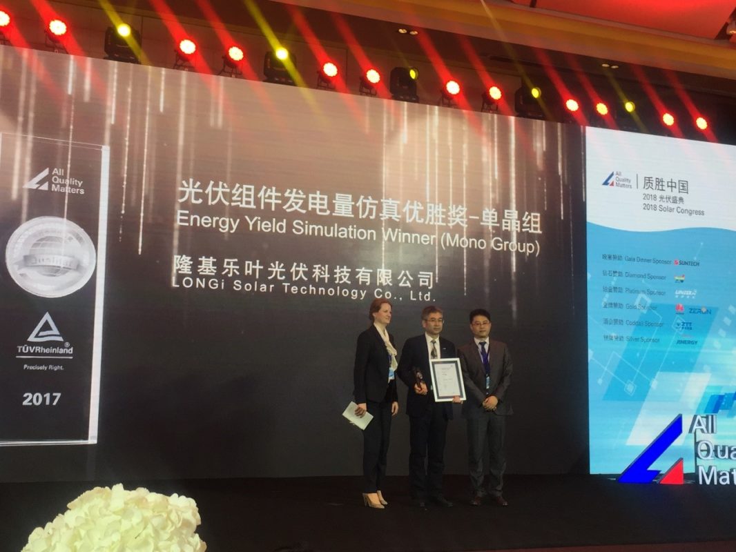 LONGi Solar President, Mr. Wenxue Li, accepts the PV module Energy Yield Simulation Award by TUV Rheinland. Image: LONGi Solar