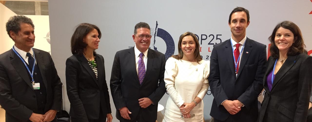 Energy ministers including Colombia's Suárez (third from the right) and Chile's Jobet (second from the right) penned the deal in COP25 in Madrid. Image credit: Colombian government