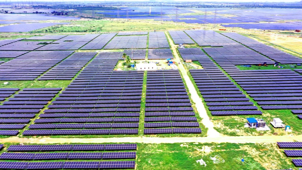 As the PV industry has moved well into the 100-200 GW annual demand phase - and the majority of this is coming from utility-scale solar deployment - the barrier-to-entry to be considered a viable supplier to 100-500 MW sites is something that only a small handful of companies can satisfy. Image: LONGi Solar