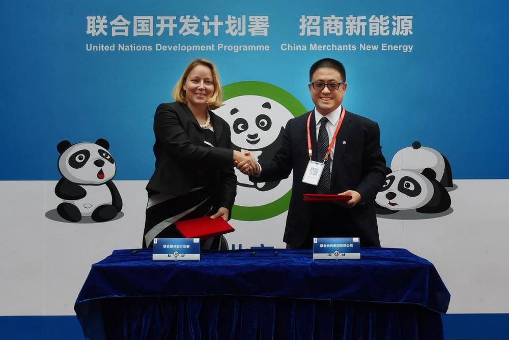 Agi Veres, country director of UNDP China and Alan Li, chairman and CEO of United PV, at the opening ceremony for the project. Source: United PV
