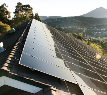 As part of the partnership, SolarCity will offer members of the Airbnb community a rebate — up to US$1,000 cash back — on all solar panel systems. Image: SolarCity